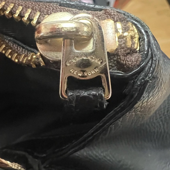 Coach Purse Signature C - Picture 10 of 16